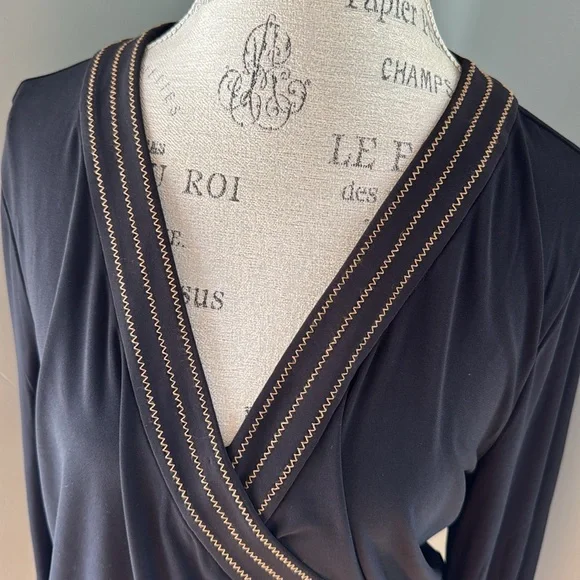 White House Black Market surplus wrap black top brown contrast stitching NWT Lg - Picture 5 of 11